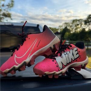 Nike Girls Pink Soccer Cleats / Size